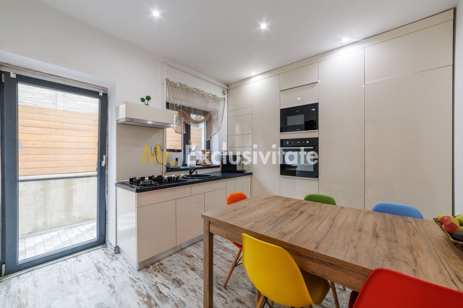 Casa moderna, constructie solida -view panoramic -Mioveni-Arges! - imaginea 4