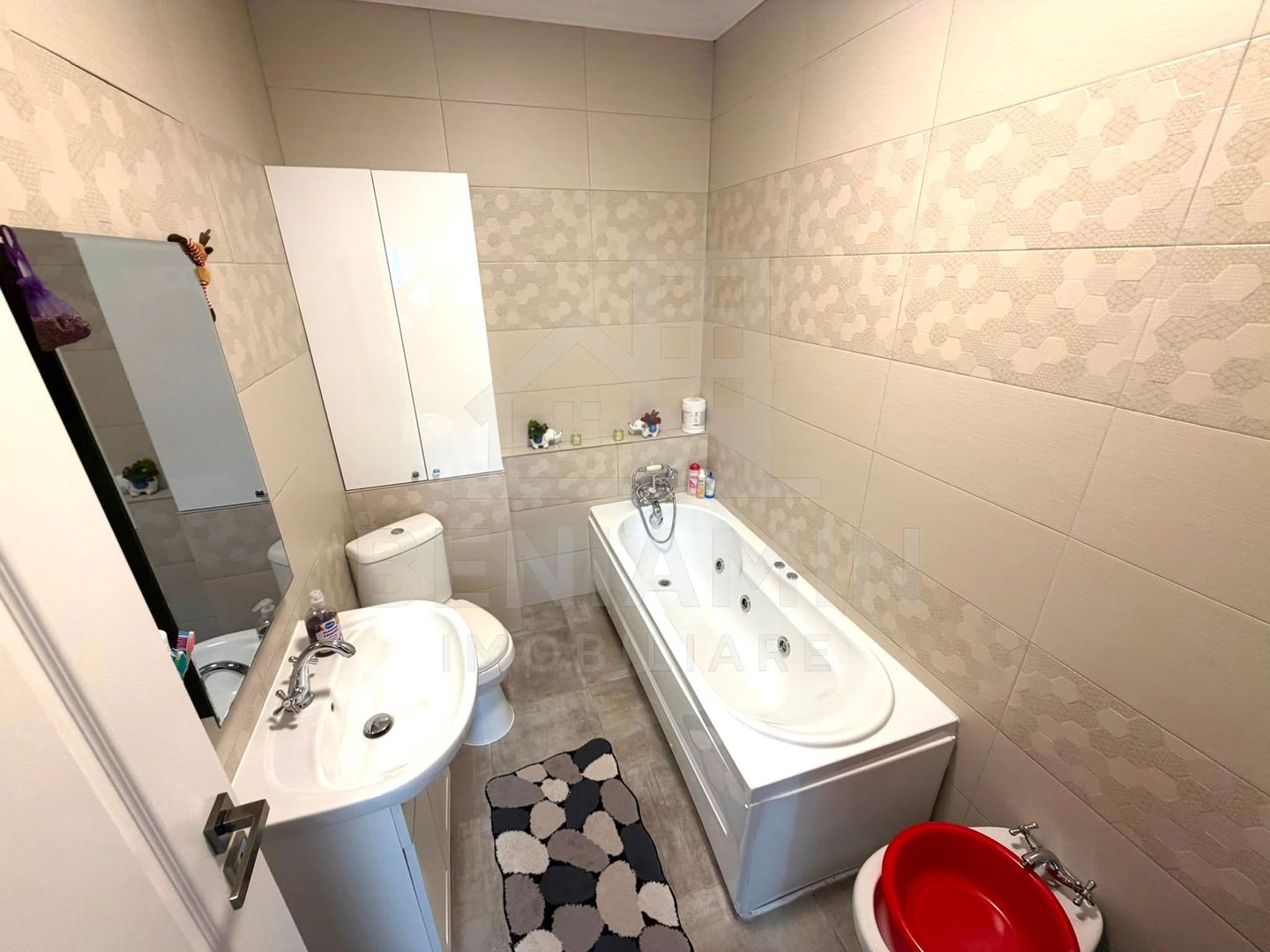 Apartament cu 3 camere si 3 bai in Craiovita Noua - Promenada Mall - - imaginea 13