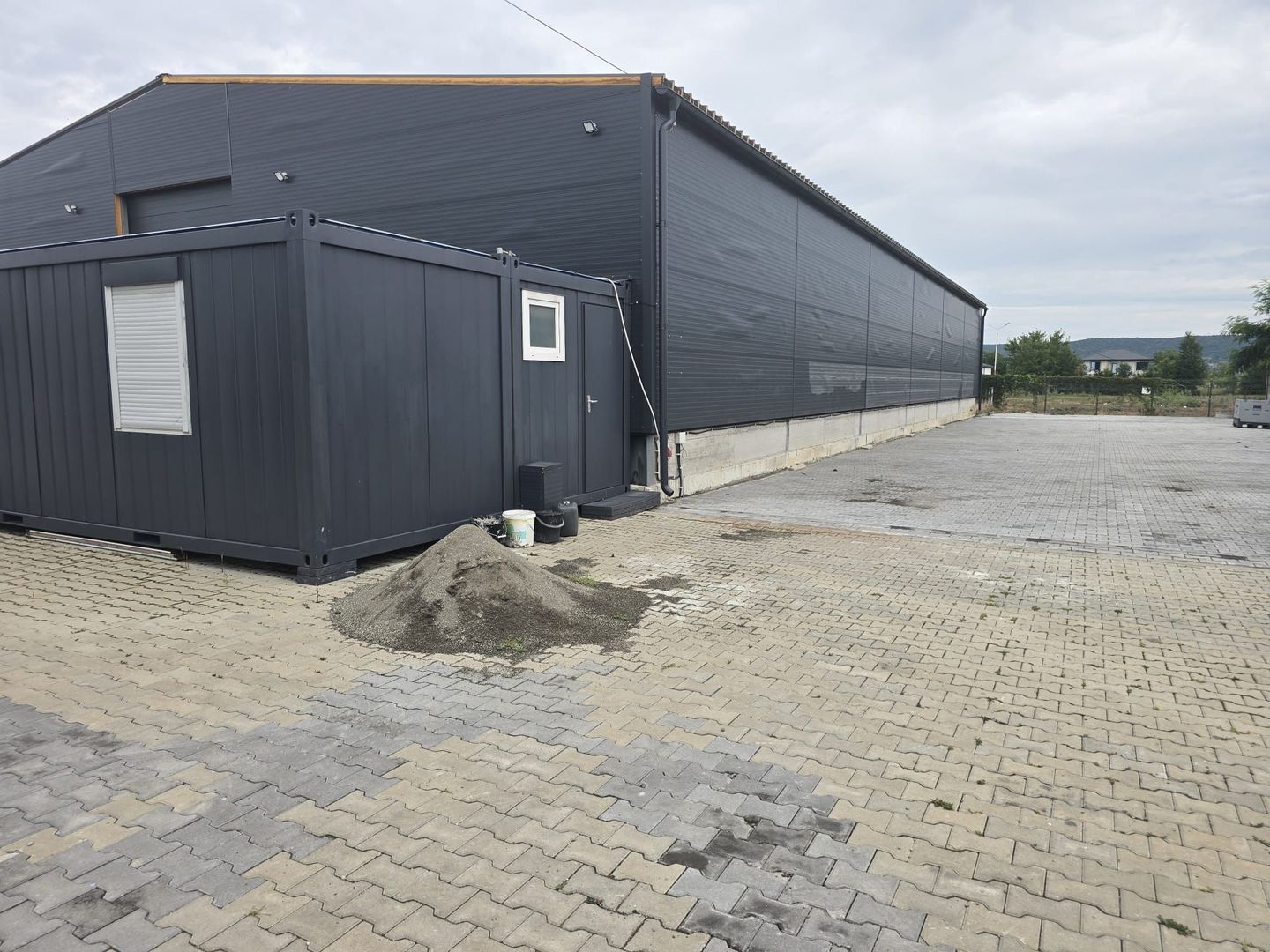 Spatiu Comercial 620 mp.parcare,birou,vestiar,baie - imaginea 5