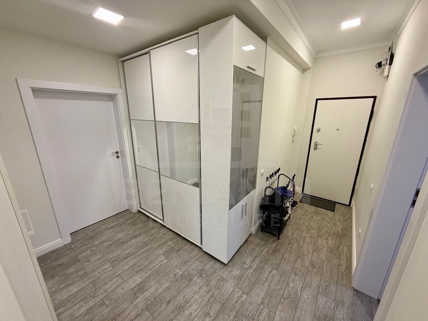 Apartament decomandat deosebit 3 camere 2 bai bloc 2020 cu parcare - imaginea 14