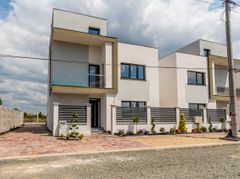 Vilă nouă cu terasă panoramică – design premium, 4 dormitoare, în Gai