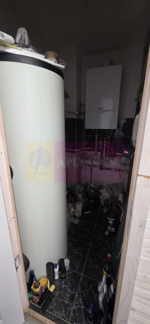Vila de vânzare cu 8 camere și garj in Busteni