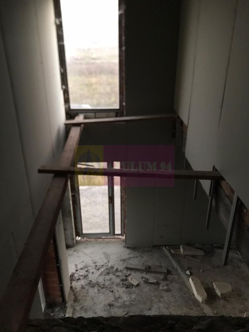 Vila la rosu Zarnesti- Mitropolit Metianu cu vedere superba spre munte