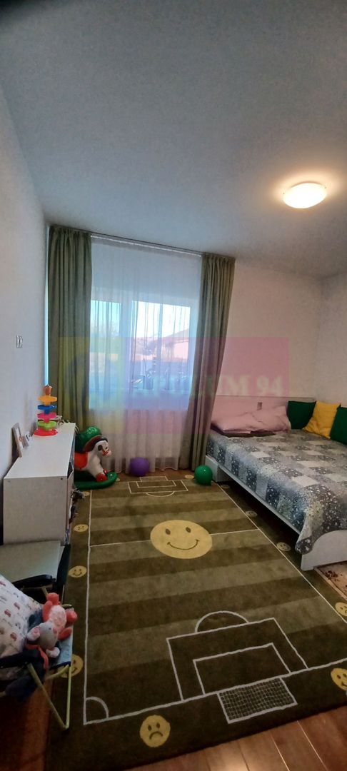 Săbăreni, casă parter 162 mp, curte 575 mp. Acasă