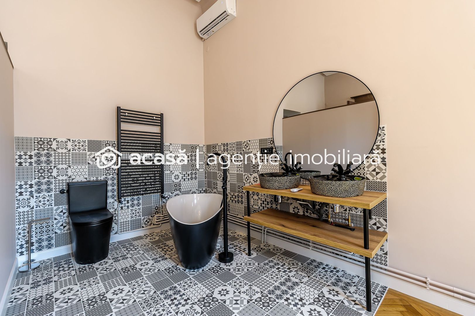 Imagine 4 - Apartament ULTRACENTRAL cu 3 camere, la cheie, renovat recent