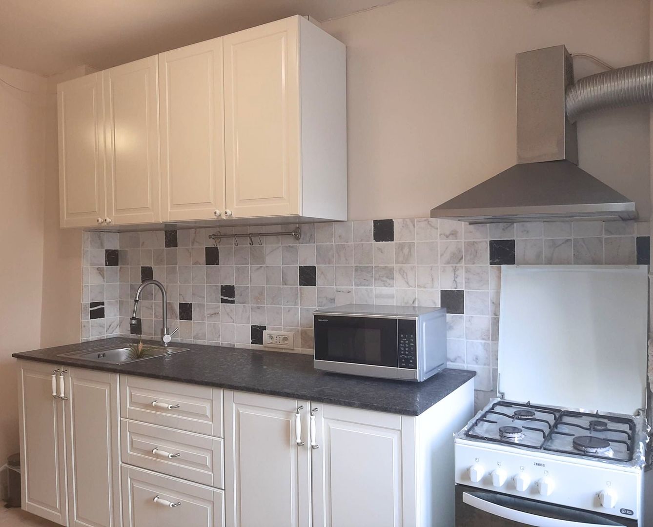 Vanzare 3 camere complet renovat zona pietonala Racadau - imaginea 19