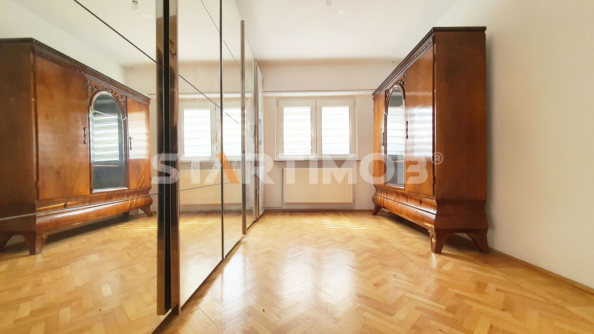 Apartament 3 camere  cu boxa si parcare