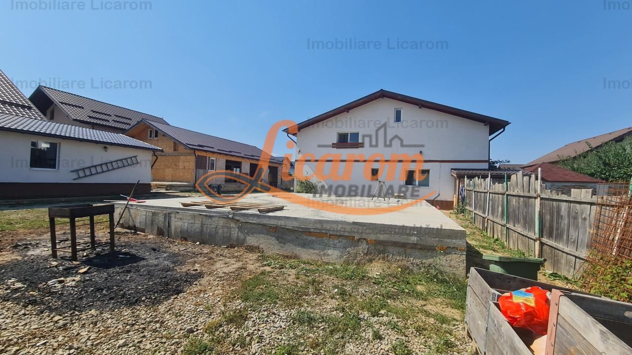 Proprietate in Cristian cu trei constructii+o fundatie,450000euro - imaginea 5