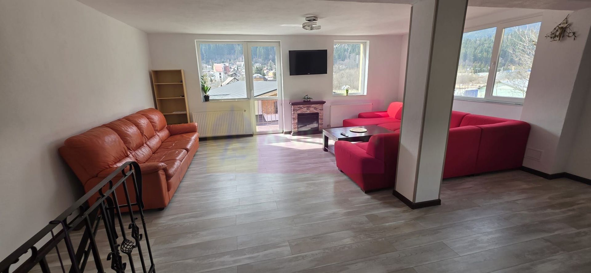 Vila de vânzare cu 8 camere și garj in Busteni