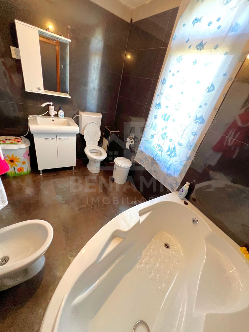 Casa 5 Dormitoare 2 bucatarii 3 bai Living-Toate utilitatile-Popoveni - imaginea 7