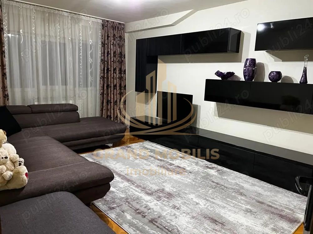 Apartament 3 camere, decomandat, zona Lunei