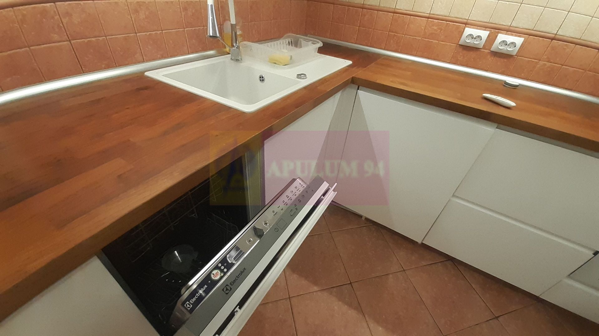 Apartament 3 Camere - Un Cămin Chic Ultracentral la Piața Romană