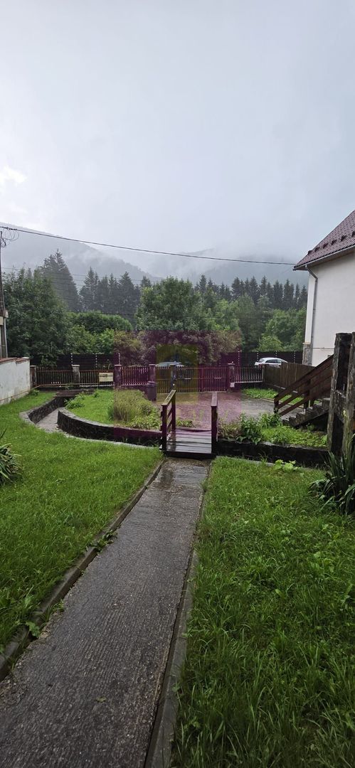 Vila in Sinaia cu parau in curte si view superb - imaginea 33