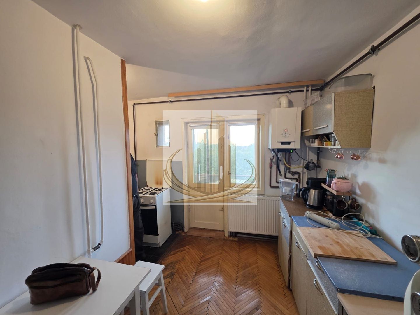 Apartament spațios cu 2 camere, și centrală proprie, Bucovina - imaginea 4