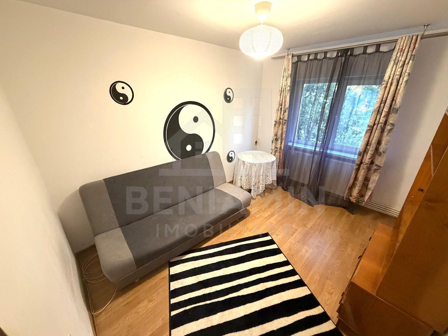 3 camere decomandat cu 2 bai Rovine etajul 3 centrala termica 72mp - imaginea 3