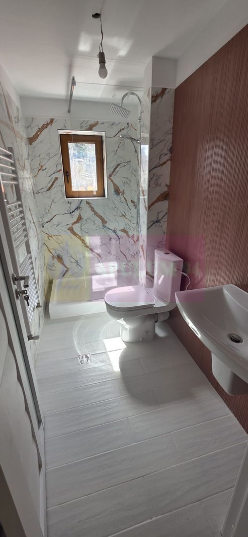 Apartament 2 camere, parter, de vanzare in Busteni