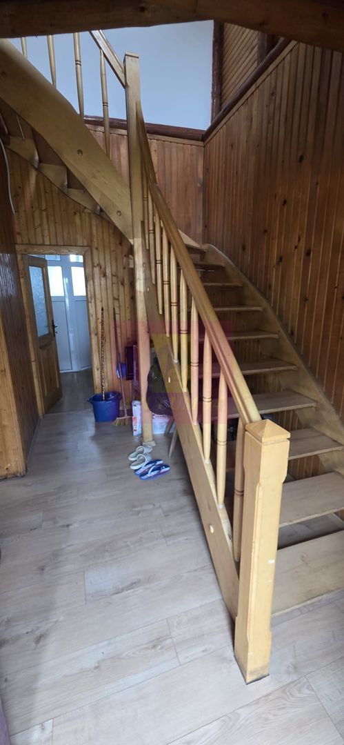 Cabana cu 4 camere de vanzare in Sinaia - imaginea 15