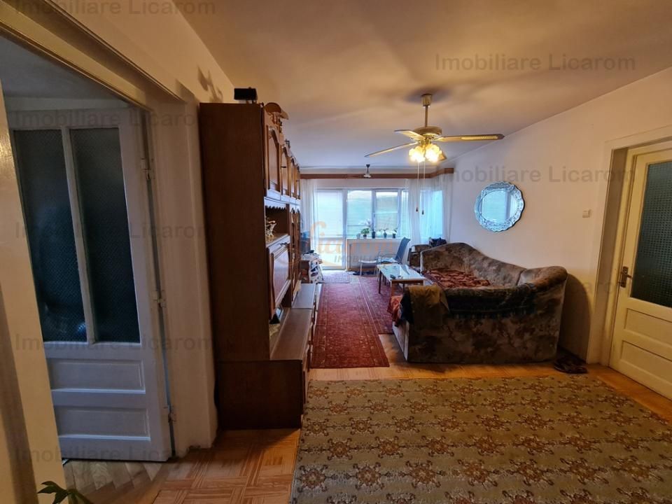Proprietate individuala-3 apartamente,spatiu comercial,garaje,gradina,curte - imaginea 11