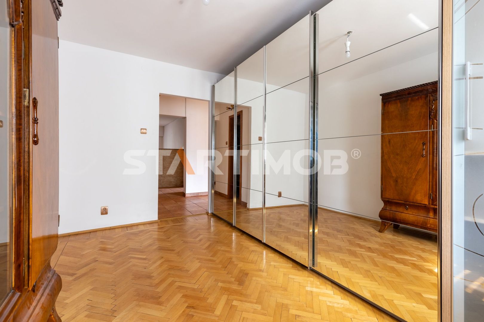 Apartament 3 camere  cu boxa si parcare