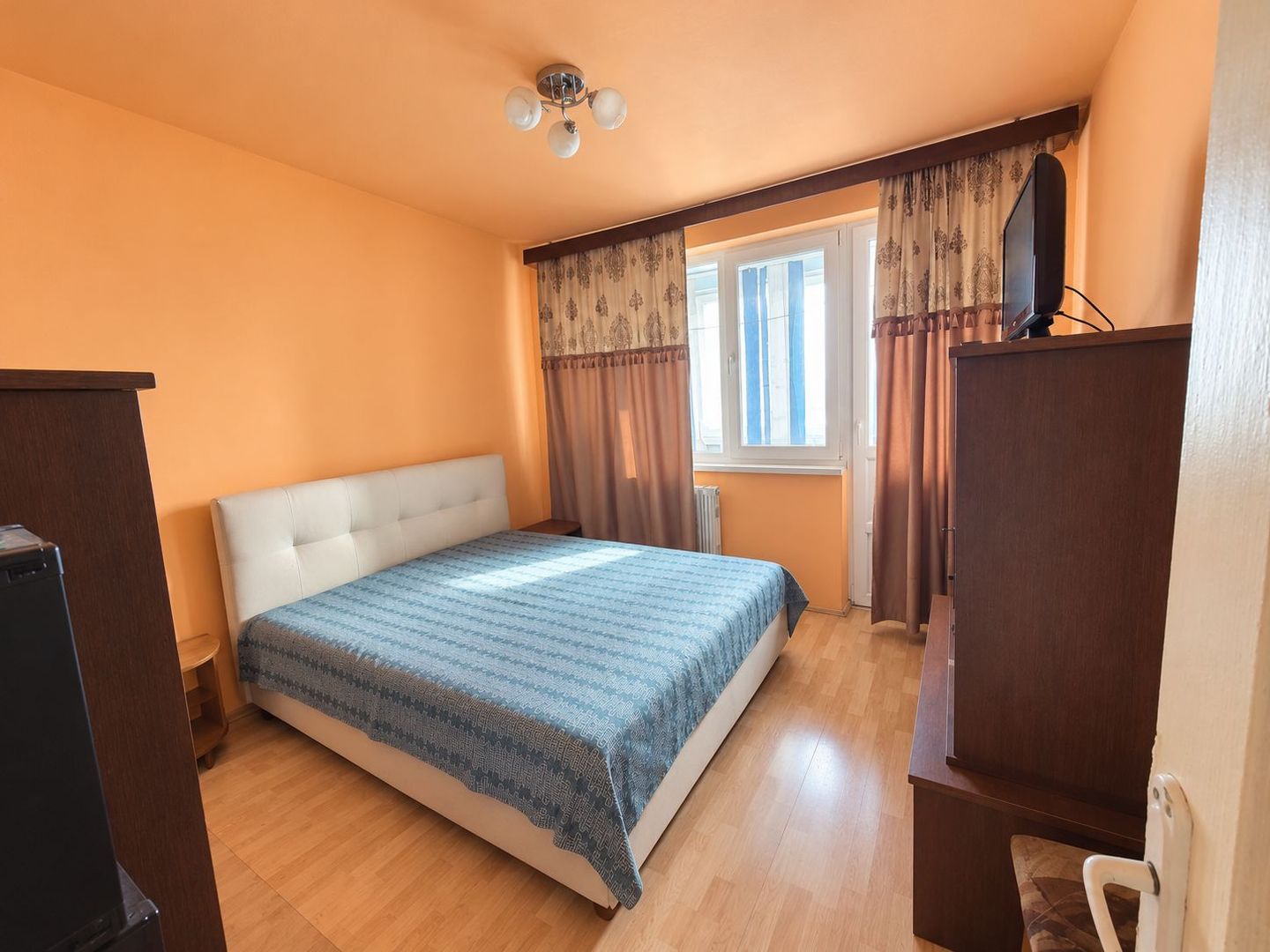 Apartament cu 3 camere decomandate, centrală proprie și logie | - imaginea 3