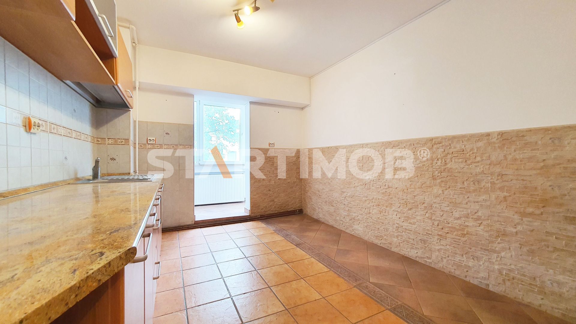 Apartament 3 camere  cu boxa si parcare