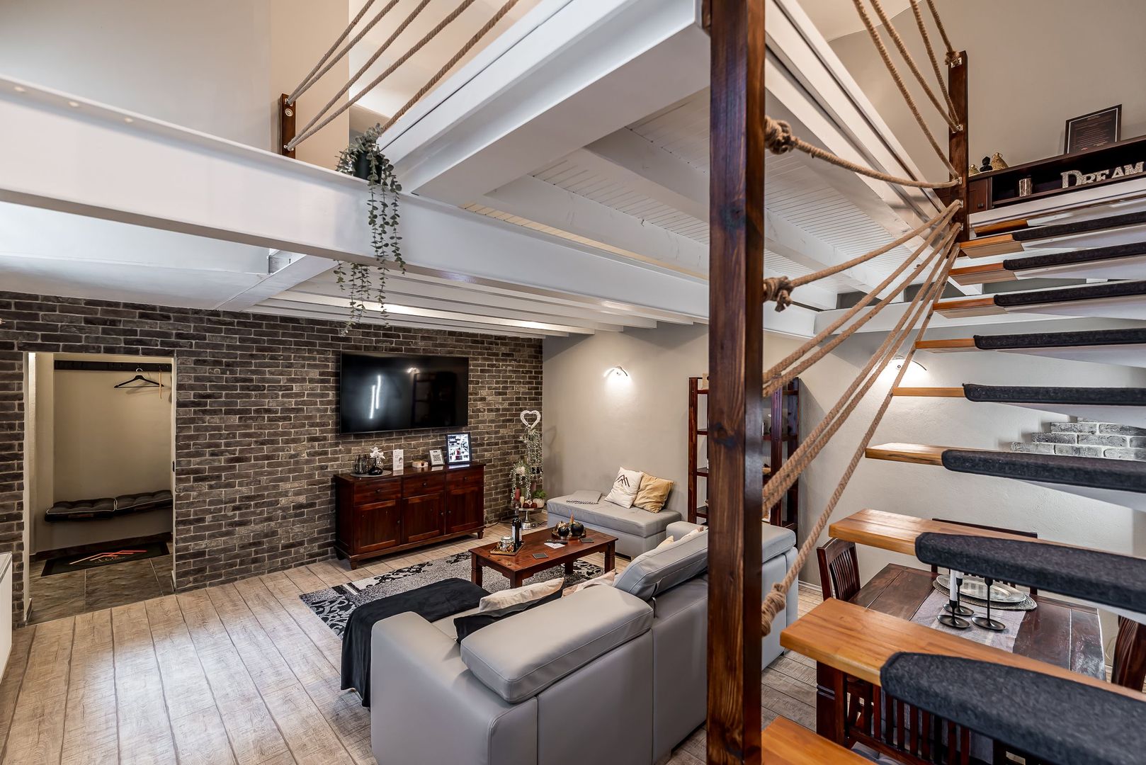 Imagine 10 - Loft ultracentral 90 mp | 2 niveluri | mobilat complet