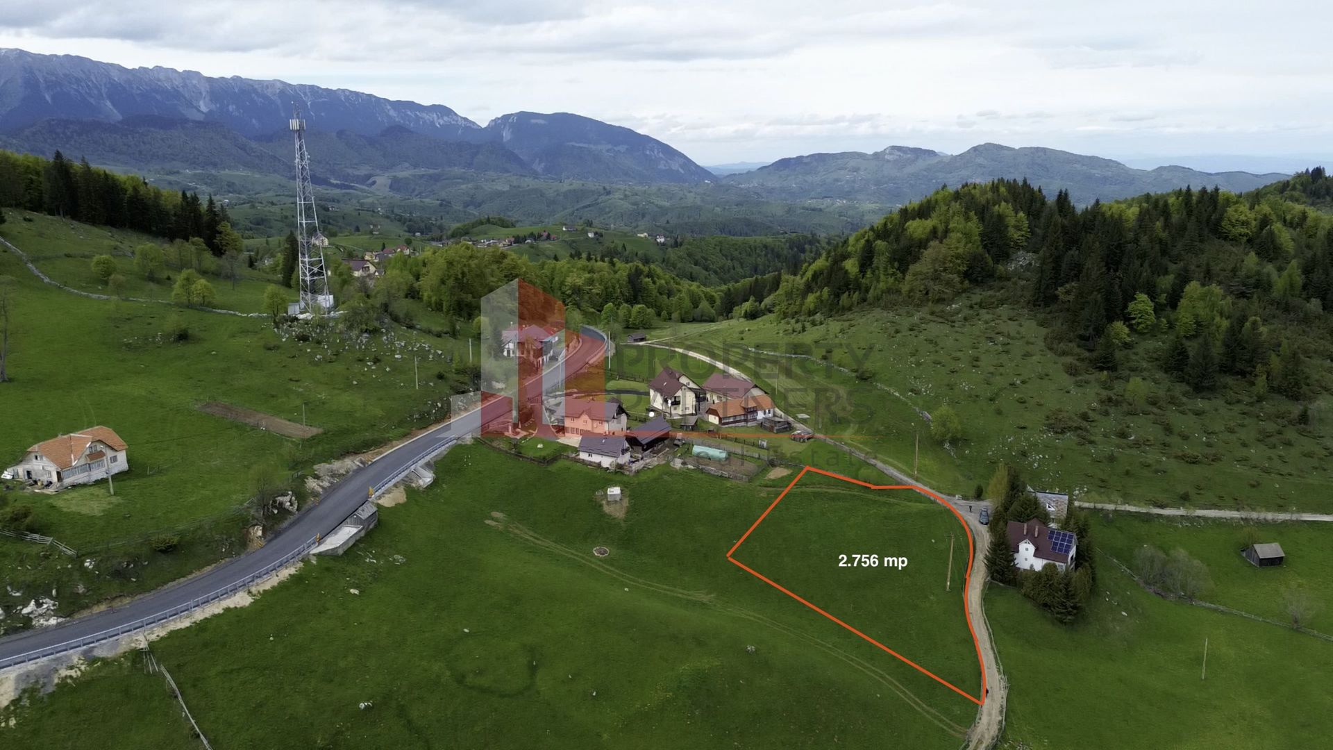 Teren Fundata cu vedere la muntii Bucegi - imaginea 3