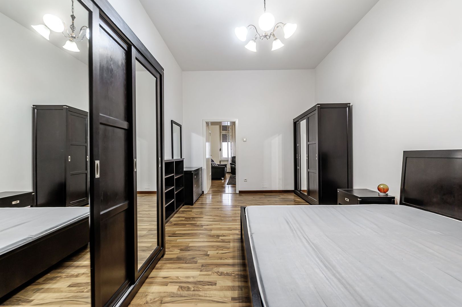 Imagine 2 - PRET NOU! Apartament 2 camere - Etaj 1 - Palatul Neumann - COMISION 0
