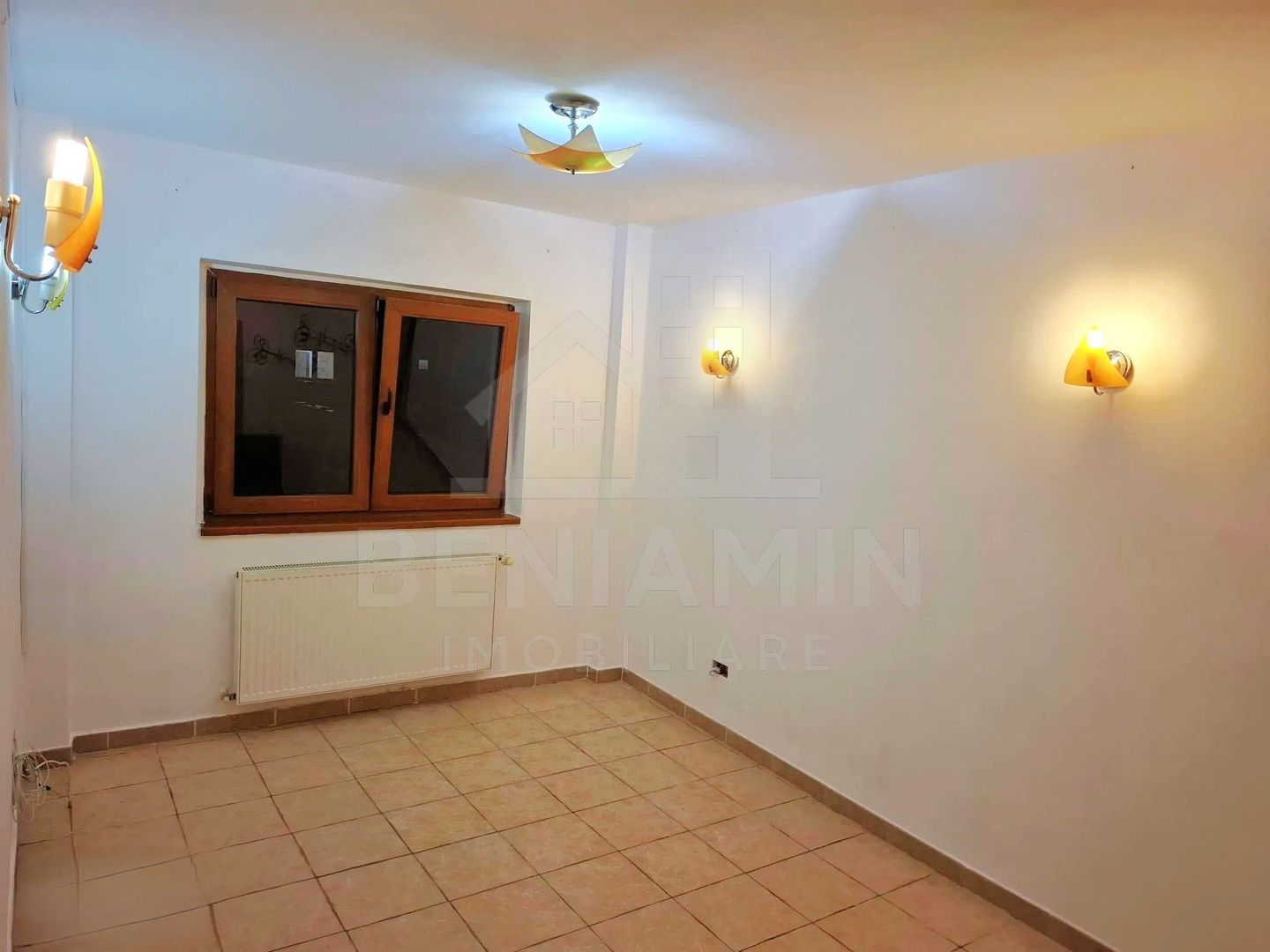 4 Camere - 80mp Etaj 1 Centrala - Loc de Parcare -  Zona Triaj-Harman - imaginea 6