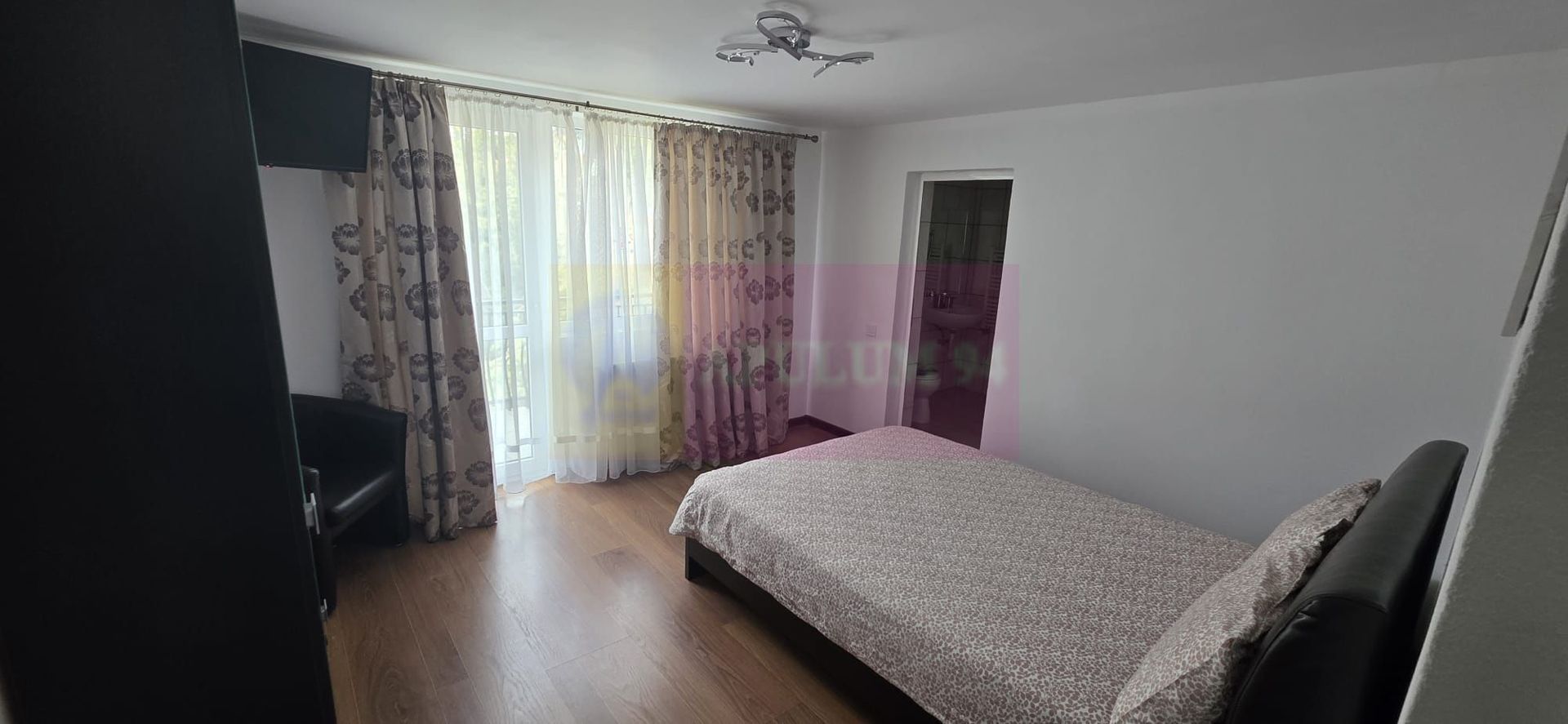 Vila de vânzare cu 8 camere și garj in Busteni