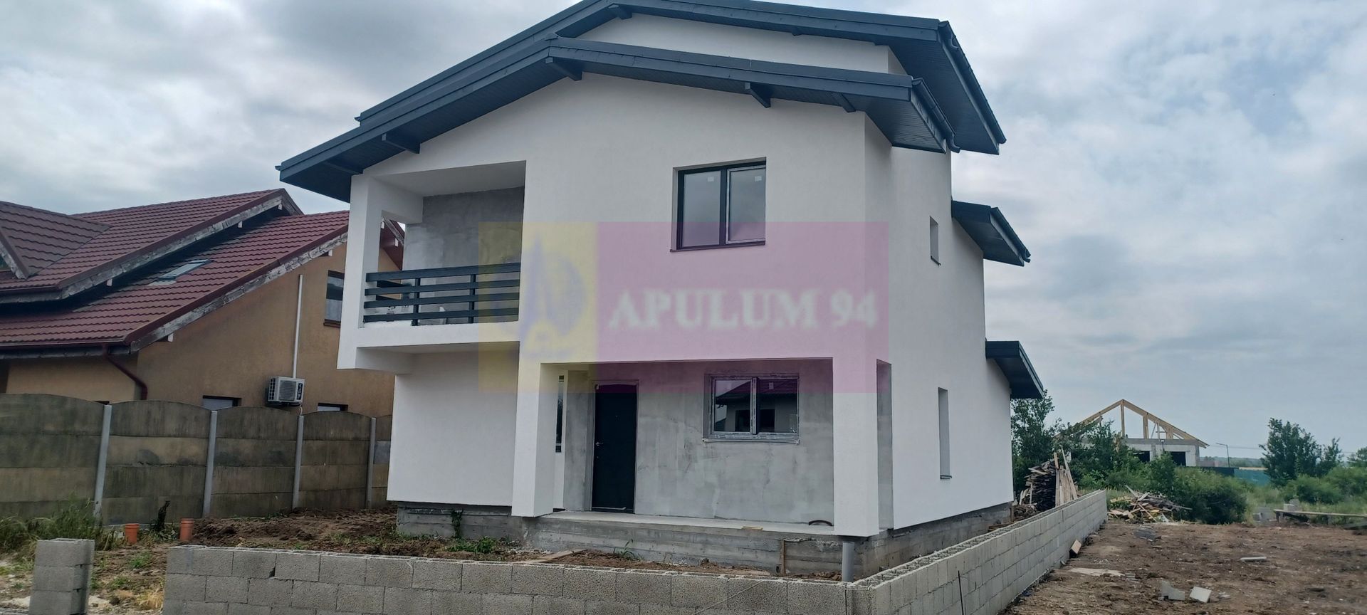 Săbăreni, casă parter + etaj, 5 camere, 3 bai, terasă acoperită, CT
