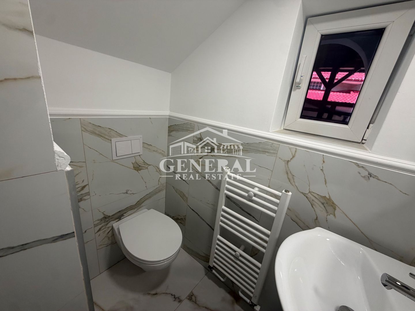 De vanzare ap. 4 camere 135m situat centrul orasului Baia Mare Renovat - imaginea 9