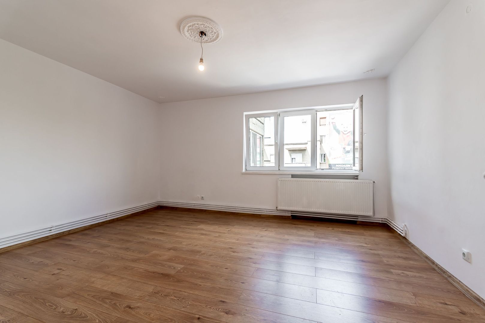 Imagine 3 - Apartament 2 camere Ultracentral, bvd Revolutiei, Arad - COMISION 0