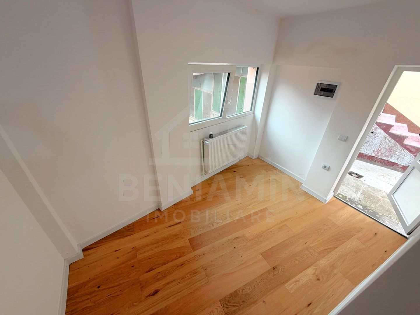 Casa renovata complet in Schei - Brasov cu Terasa Panoramica - imaginea 5