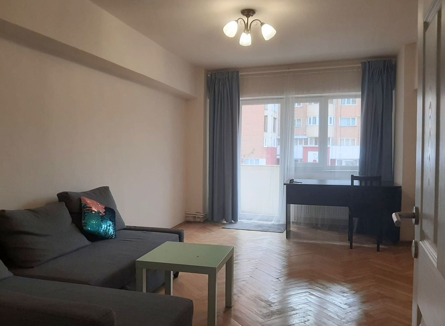 Vanzare 3 camere complet renovat zona pietonala Racadau - imaginea 3