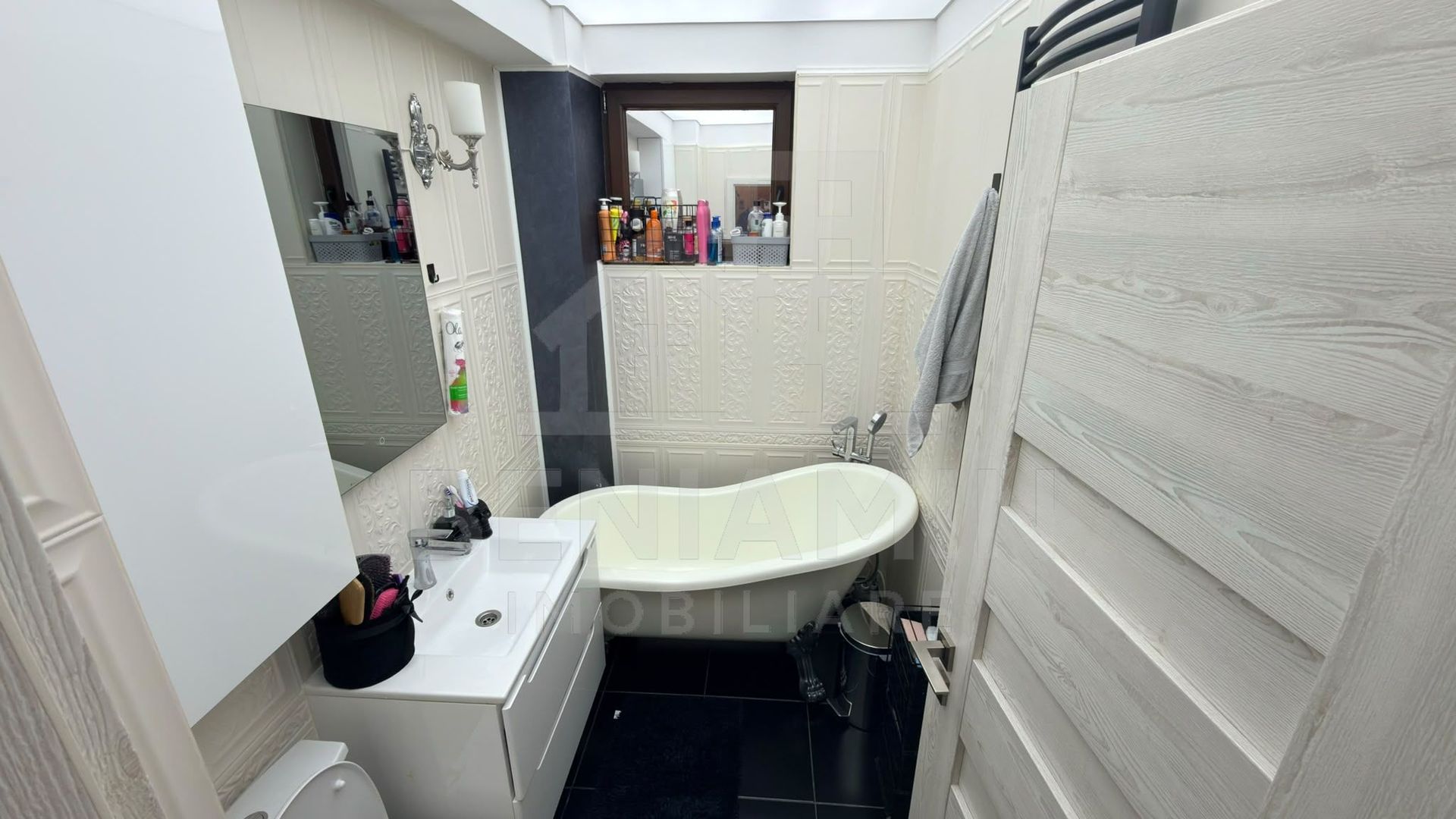 Apartament Modern -Bloc nou - Etaj 1 Cornitoriu 42MP - Parcare - imaginea 8