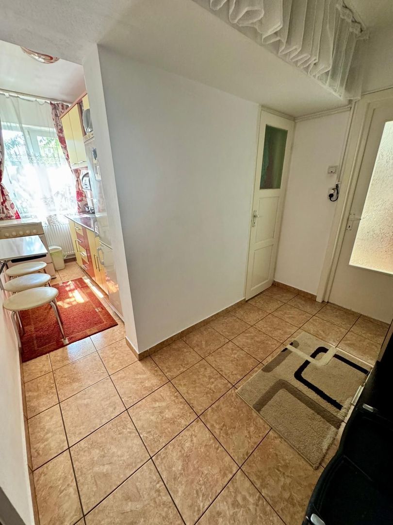 Apartament cu 2 camere, balcon și bucătărie separată - imaginea 3