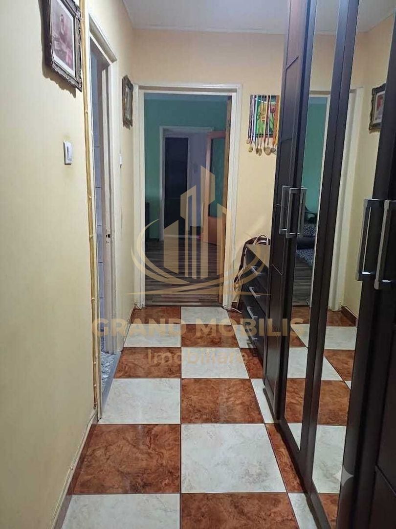 Vand apartament 3 camere doua bai, doua balcoane - imaginea 7