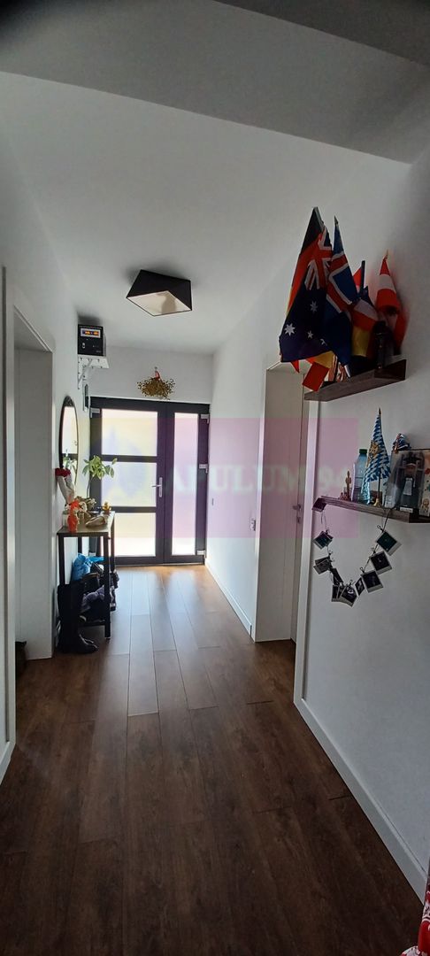 Săbăreni, casă P+1+pod, 5 camere, 130 mp utili, curte 470 mp