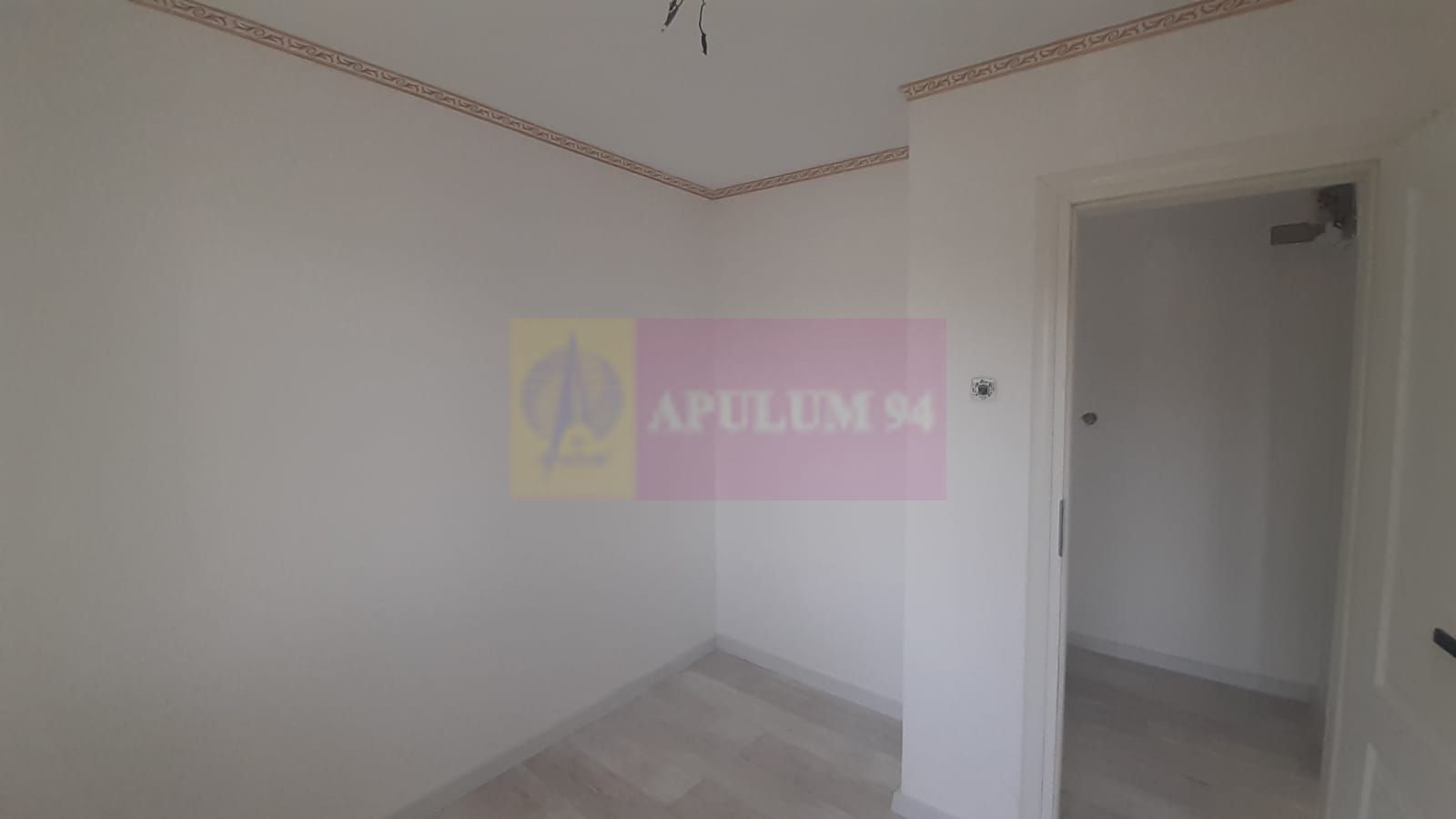 APARTAMENT BUN URANUS- PROASPĂT RENOVAT -  zona Palatul Parlamentului