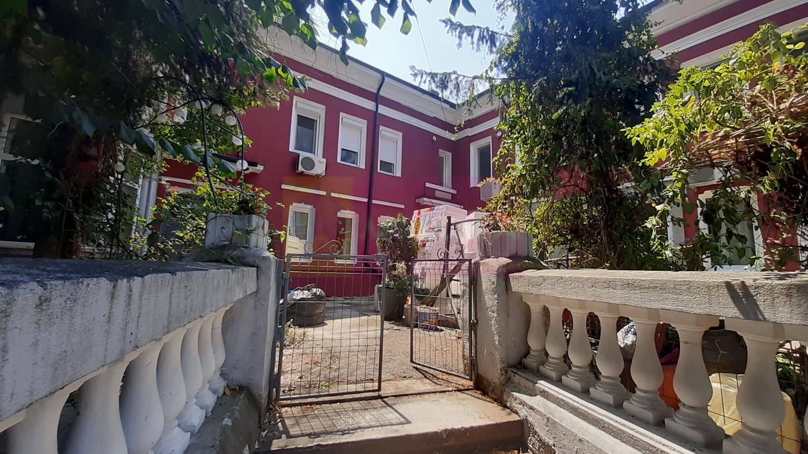 APARTAMENT BUN URANUS- PROASPĂT RENOVAT -  zona Palatul Parlamentului