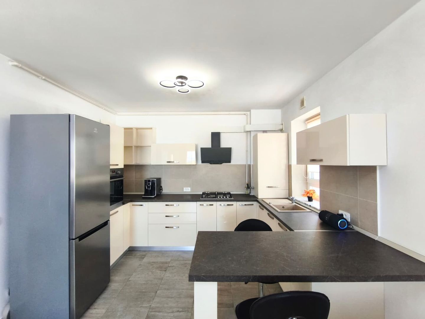 Studio Elegant în Kasper Coresi Balcon  Parcare  Boxă - imaginea 7