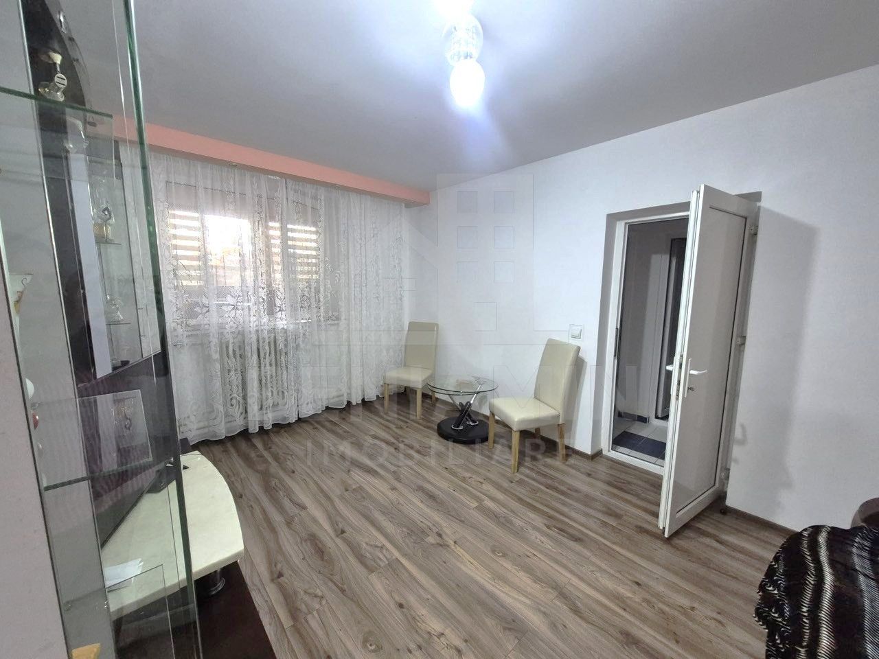 2 Camere- 47mp-Renovat-Zona Calea Bucuresti -Bibiloteca Universitatii - imaginea 2