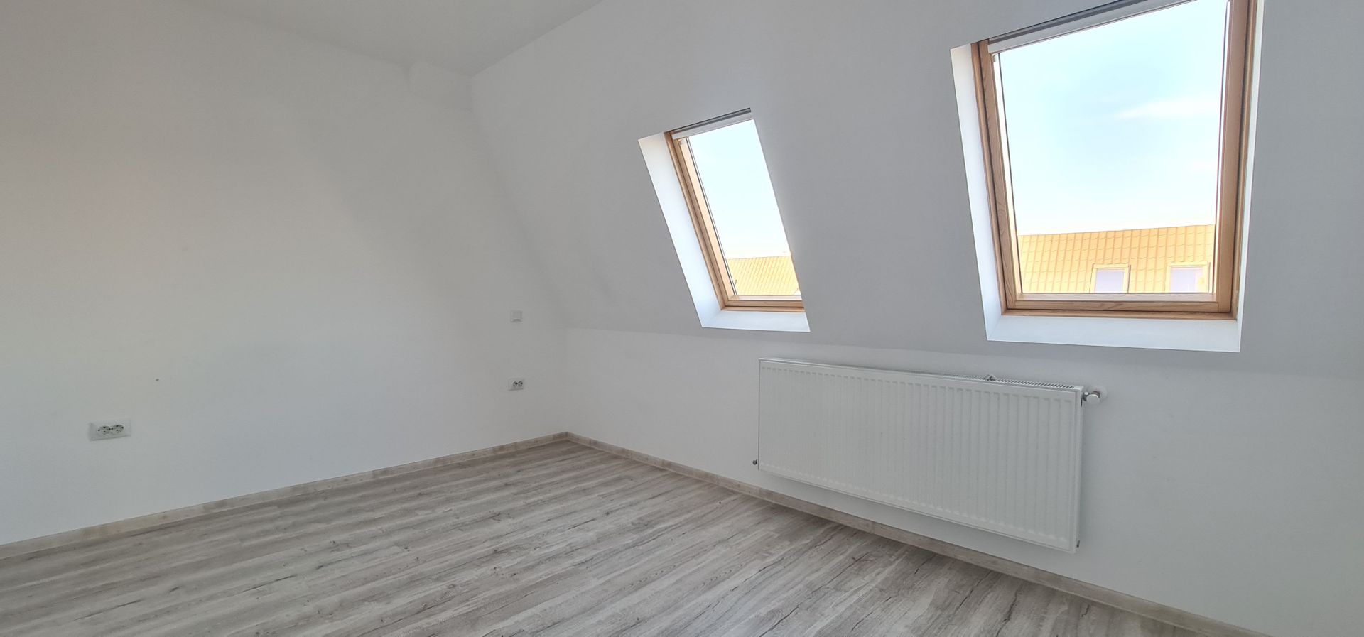 De inchiriat casa 4 camere bucatarie mobilata utilata Izvor - imaginea 7