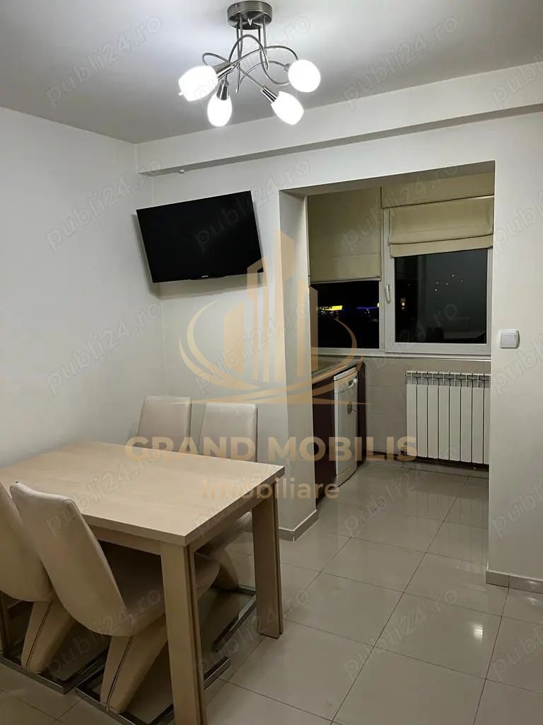 Apartament 3 camere, decomandat, zona Lunei - imaginea 4