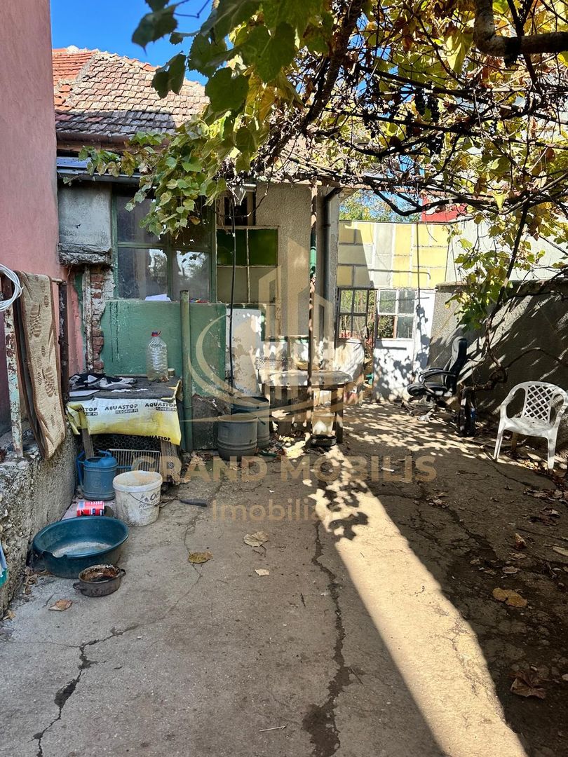 Casă individuală Plopi, 60 mp utili, teren 477 mp, necesită renovare