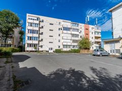 Apartament cu 3 camere decomandat la parter in Confectii Comision 0%