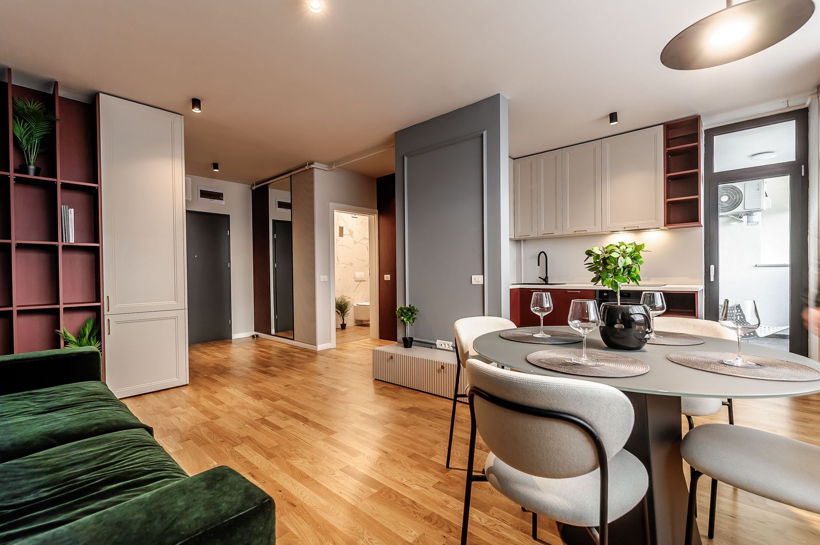 Imagine 2 - XCity Towers: 3 camere modern, etaj 2, living generos