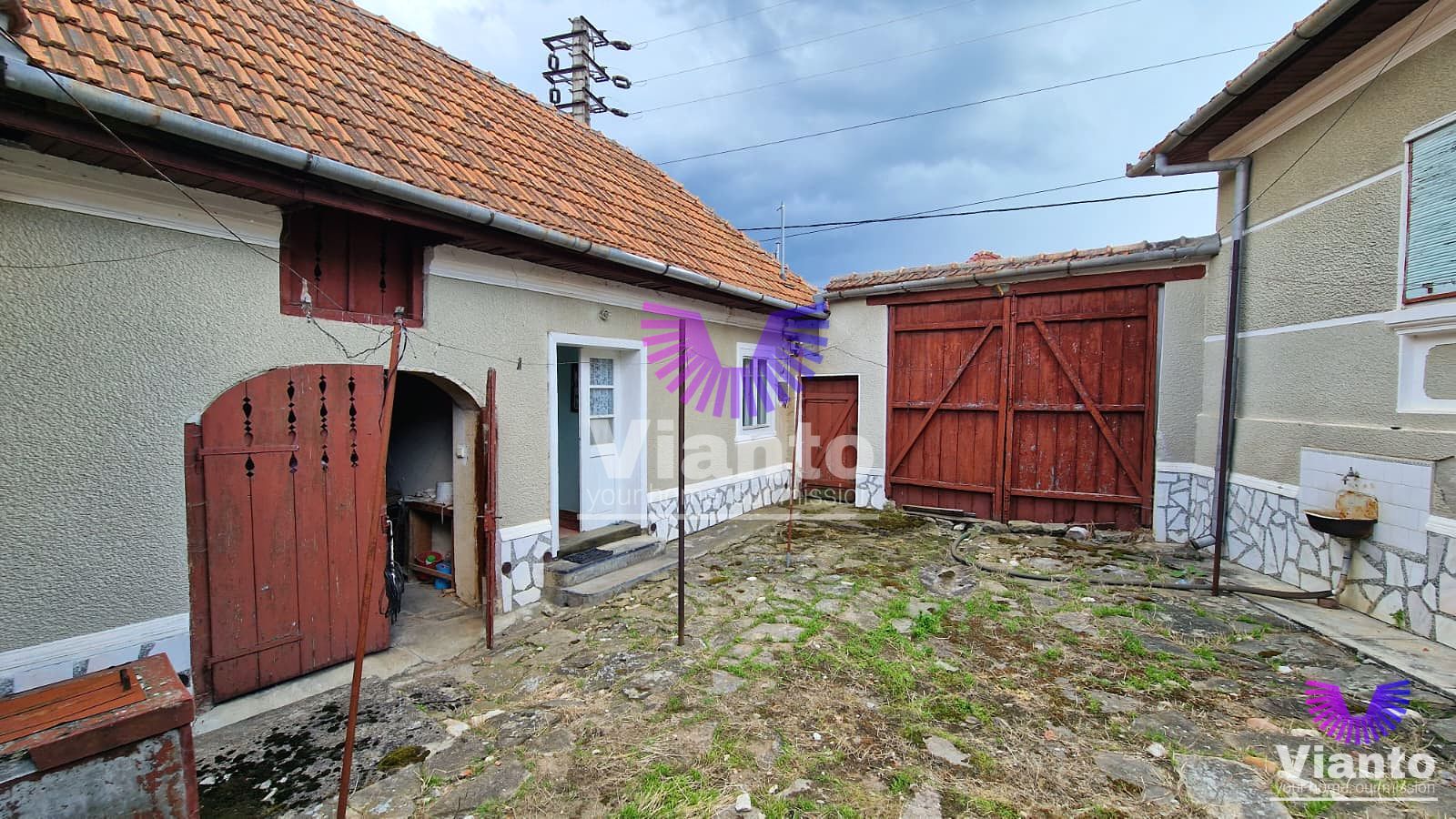 Casă în Poiana Sibiului | 909 mp teren | livadă și anexe gospodărești