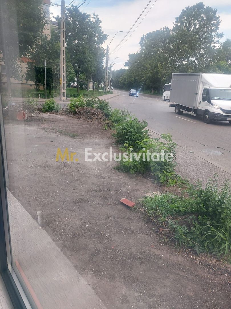 De închiriat -Spatiu Stradal, zona semicentrala, str Raurilor- Pitesti - imaginea 7